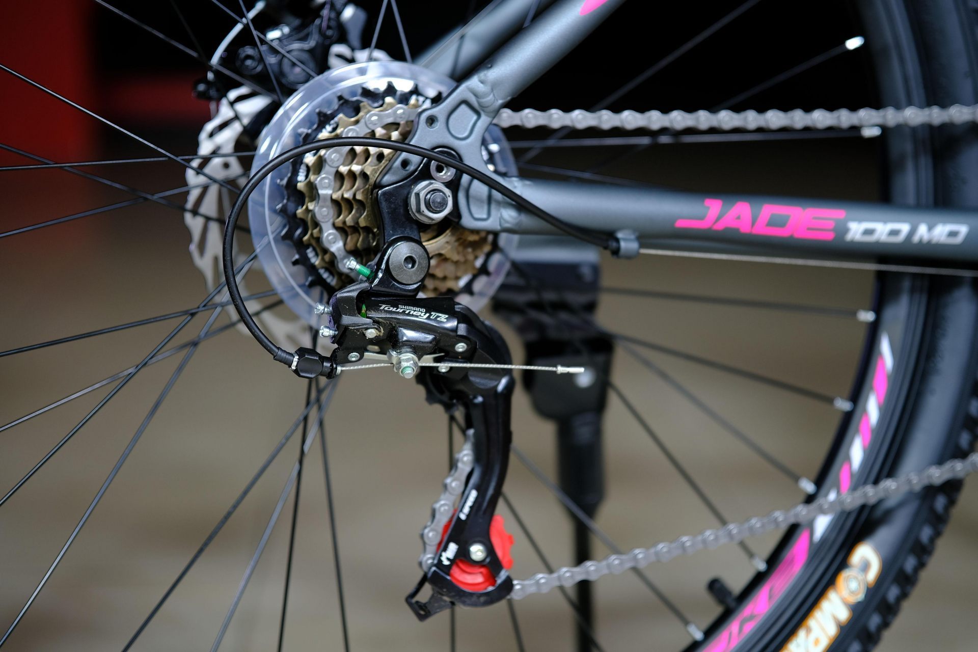 Задний переключатель Shimano Tourney TZ-500
 HOKE Jade 100 MD матовый серый-розовый 17