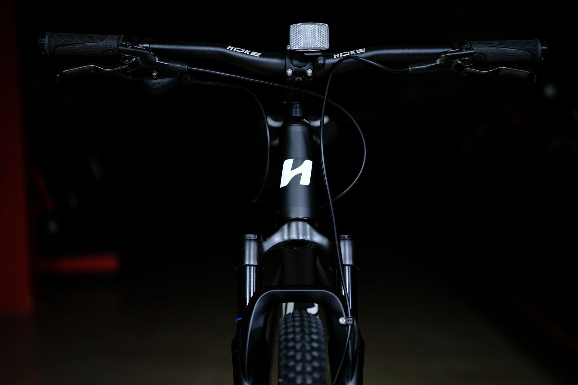 Вилка воздушная Boost GTMRK 550 AIR под ось 15mm HOKE 11 Way 29 HD матовый чёрный-белый 19