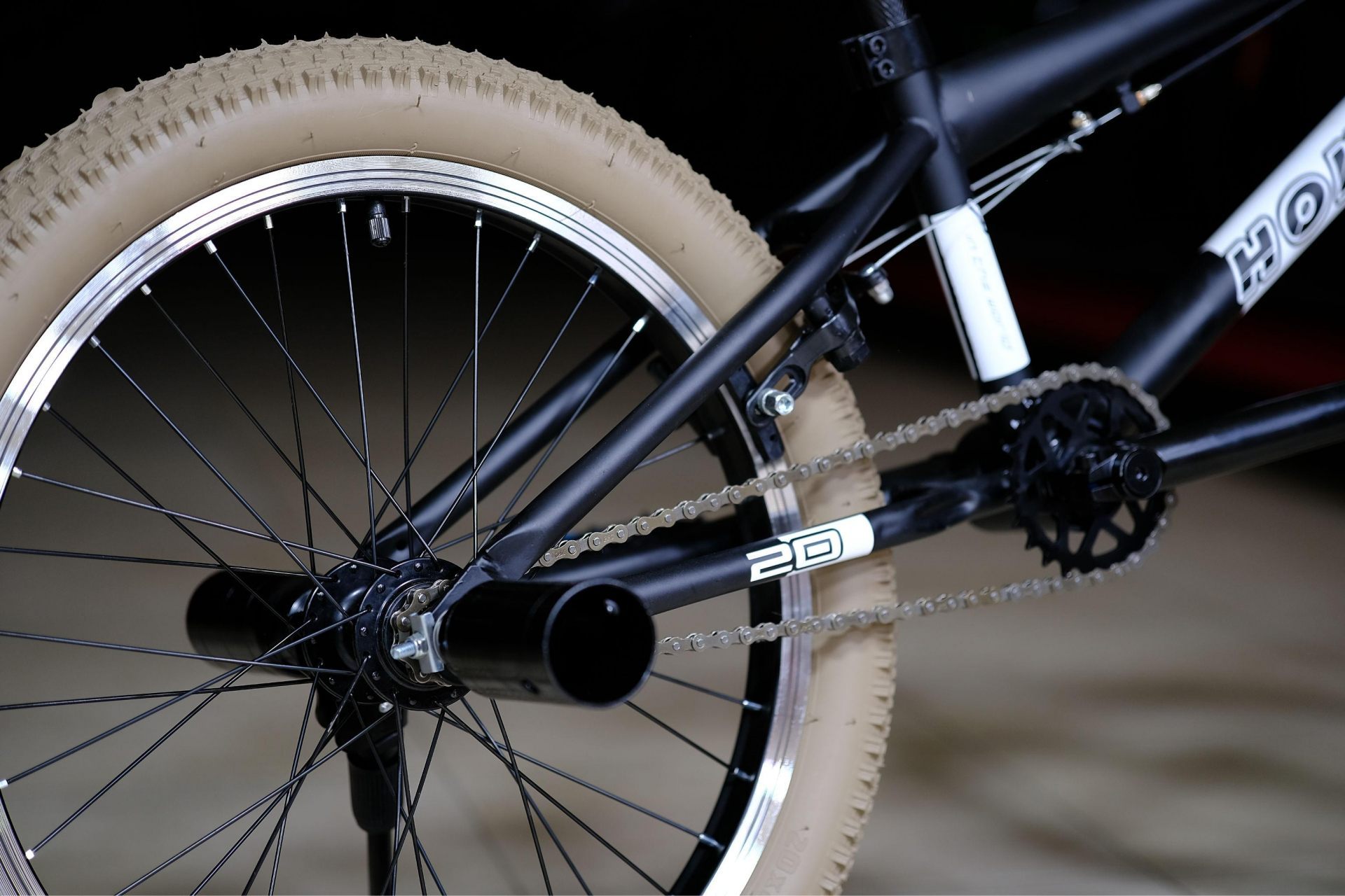 Обод 20 ALLOY п-образный, втулки сталь на промах гайки 14 ось задняя и 10 передняя HOKE BMX Step L2 матовый чёрный